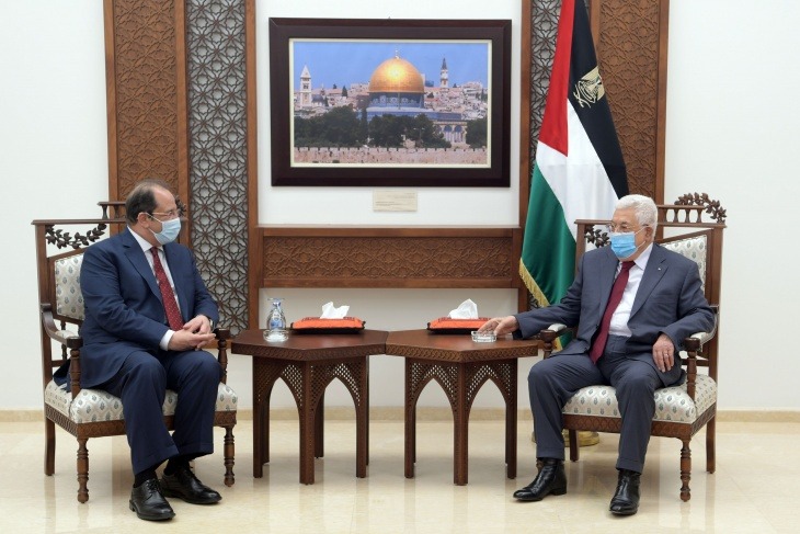 عباس يبحث مع رئيس المخابرات المصرية جهود التهدئة وإعمار غزة